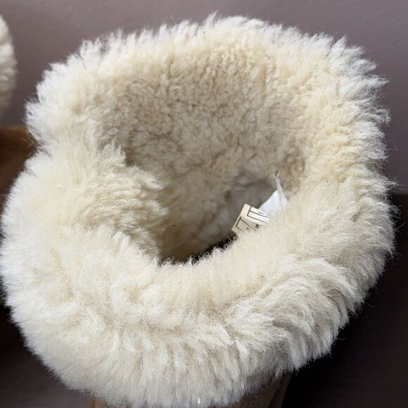 UGG Australia Mini Bailey Button Shearling Boots Size 10 Chestnut Brown - Picture 10 of 11